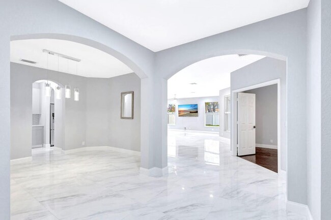 Building Photo - 6463 Paradise Cv