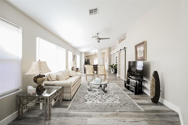 Building Photo - Fully Furnished - Turn Key - Short Term 31days+ - Sleeps up to 7