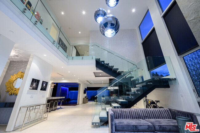 Foto del edificio - 6660 Colgate Ave