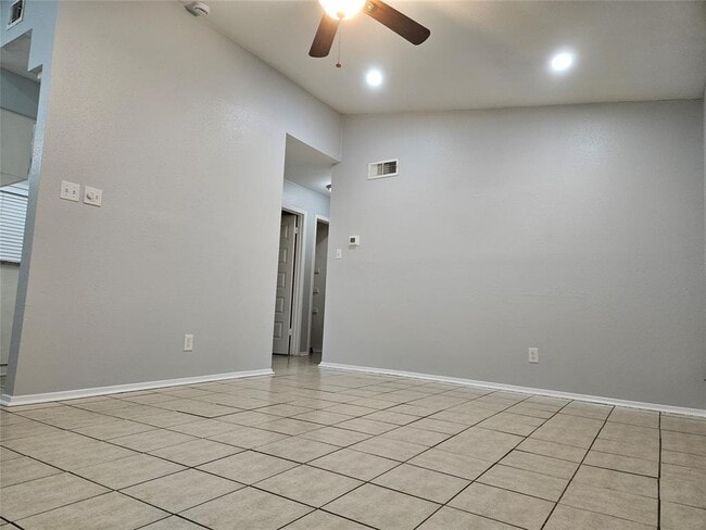 Foto del edificio - 2305 Cottonwood Dr