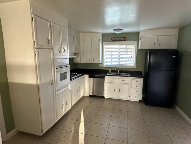 Foto del edificio - Charming Orcutt 3 Bd. 2Ba Home w/ Formal D...