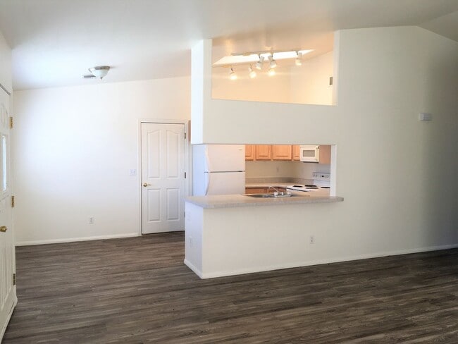 Building Photo - 7020 E Pueblo Ave