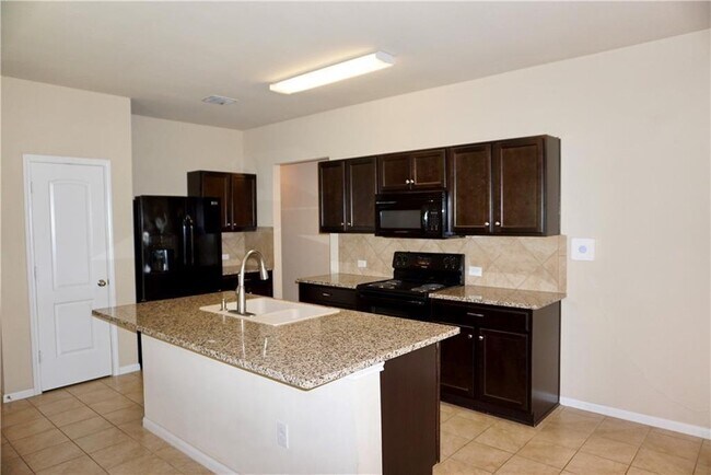 Foto del edificio - 510 Pinnacle Dr