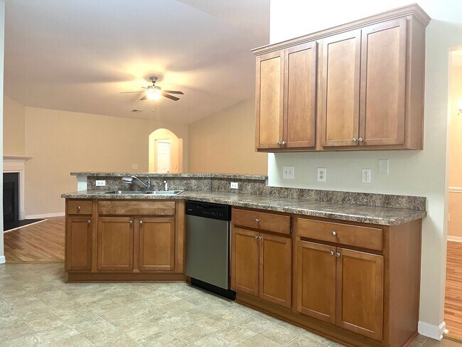 Building Photo - Beautiful, Spacious Three Bedroom, Two Bat...