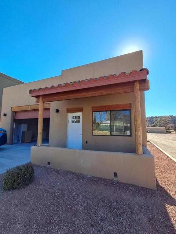 Primary Photo - 4220 N Montezuma Ave