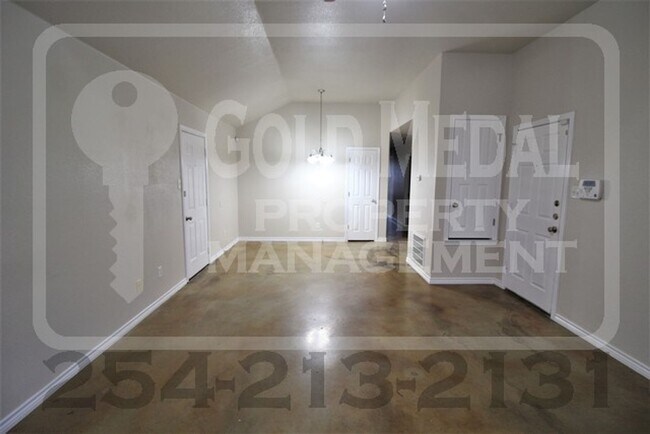 Building Photo - 4003 Cambridge Dr