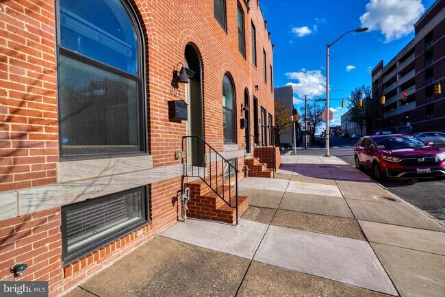 Building Photo - 807 N Chester St