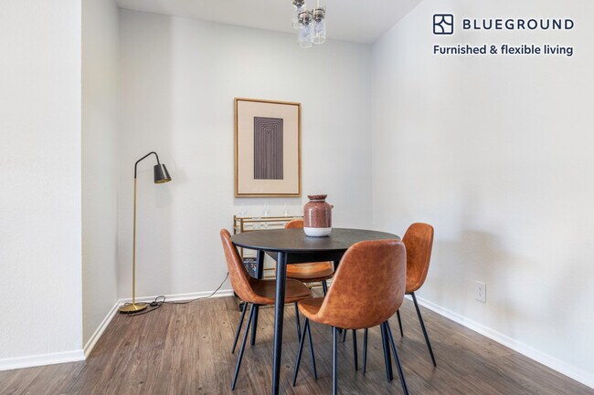 Foto del edificio - 711 N Sweetzer Ave