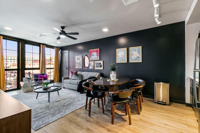 Building Photo - 611 Commerce St