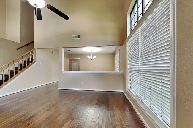 Building Photo - 151 E Pathfinders Cir