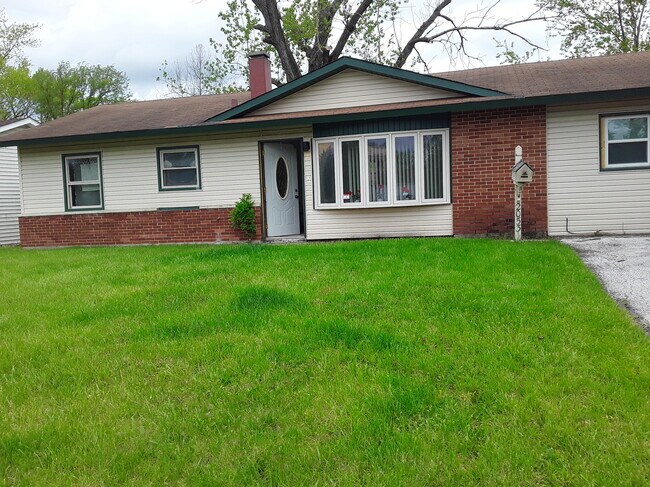 Building Photo - 2053 E Sauk Trail