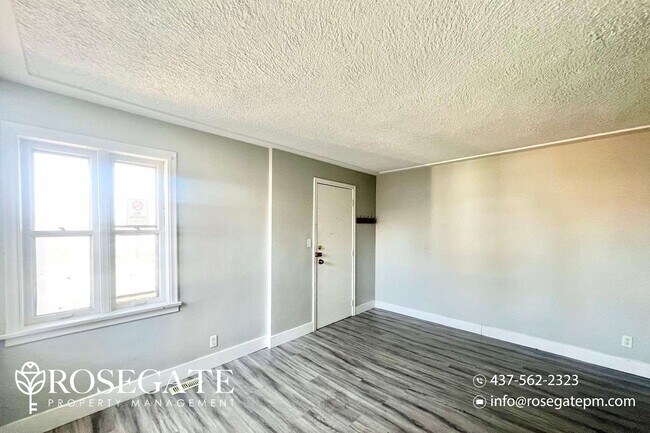 Photo du bâtiment - Cozy 1-Bedroom Multiplex in Cambridge with Parking & Water Included