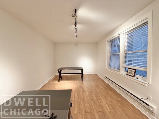 Foto del edificio - 501 W Belmont Ave