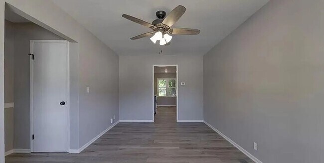 Foto del edificio - 1726 S Yale St