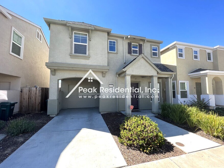 Newer 3bd/2.5 ba Home with 1 Car Garage in Gated Community