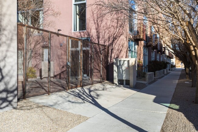 Foto del edificio - 877 Silver Ave SW