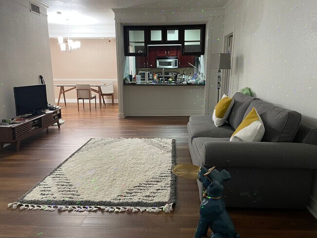 Living room - 2700 Revere St