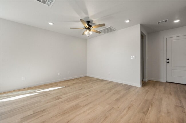 Building Photo - Beautiful New Build Home in Cypress Ranch!