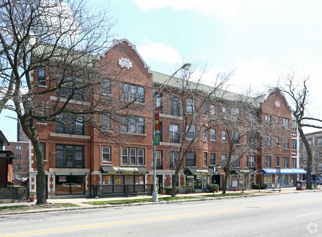 Building Photo - 7001-7013 N Sheridan Rd
