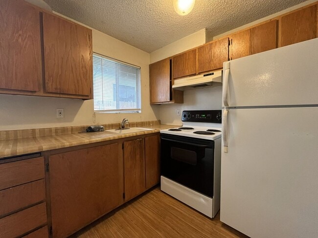 Building Photo - CCO867