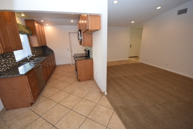 Building Photo - 6657 Briartree Way