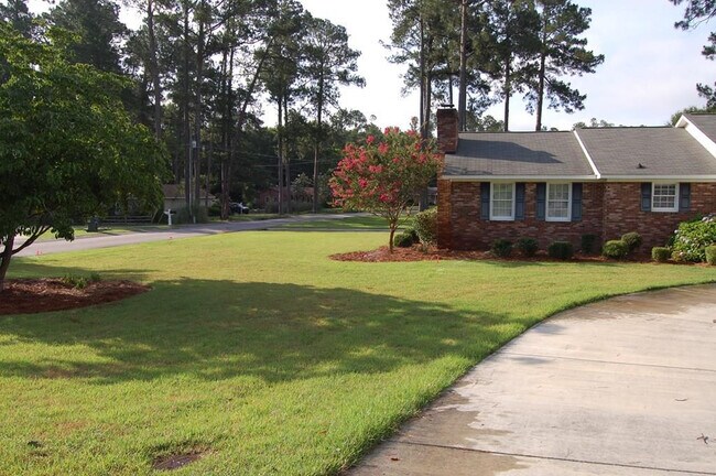 Building Photo - 222 Lakewood Cir