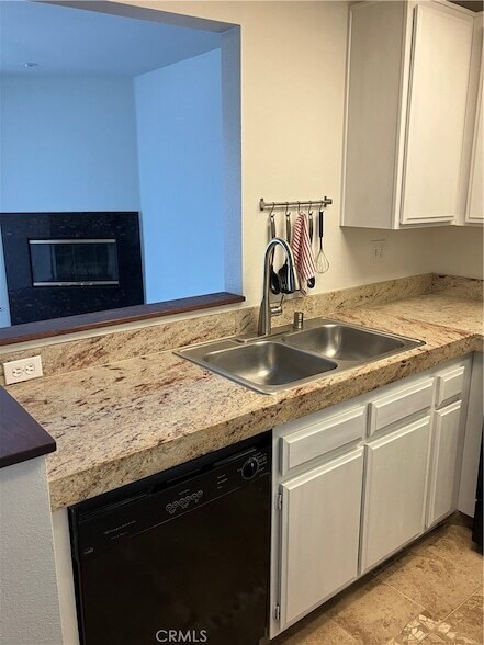 Foto del edificio - 19009 Sherman Way