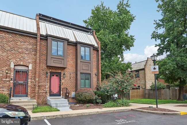 Foto del edificio - 519 Brummel Ct NW