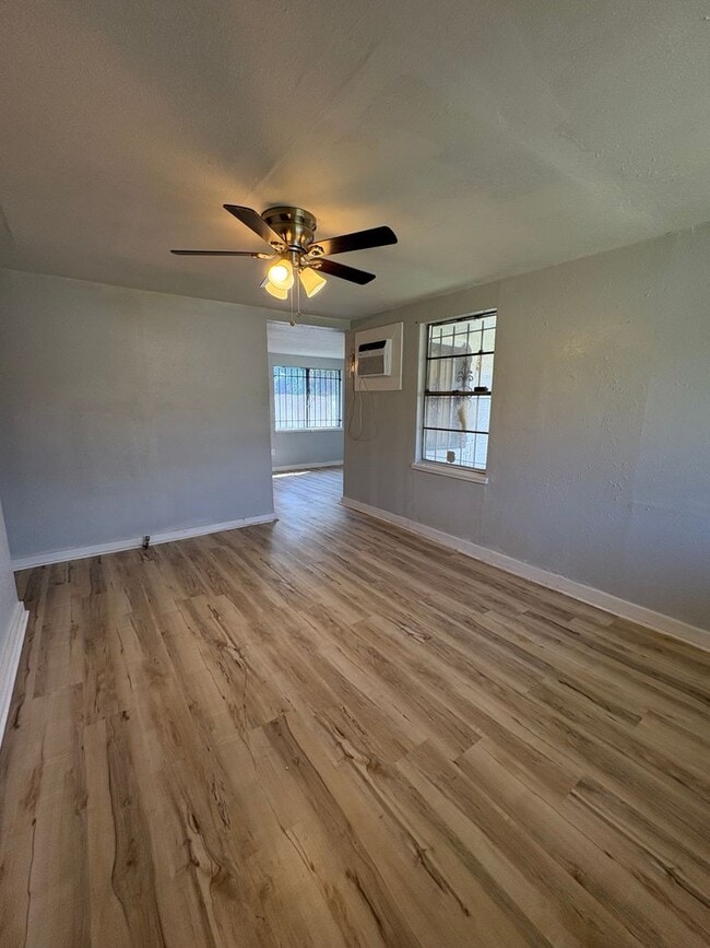 Building Photo - 3023 Oak Forest Ln