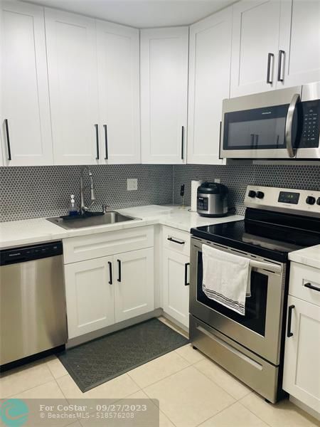 Foto del edificio - 8745 Shadow Wood Blvd