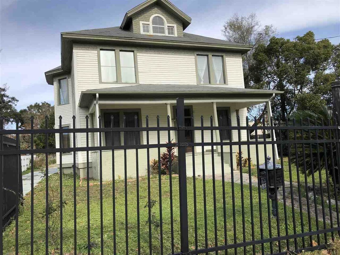 Primary Photo - 112 W Gregory St