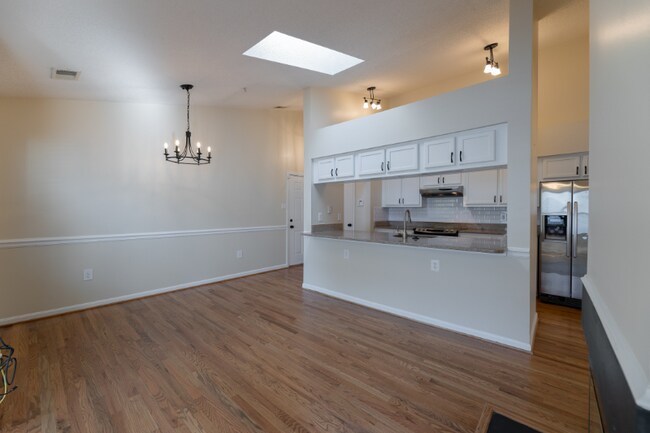 Building Photo - 14200 Wolf Creek Pl