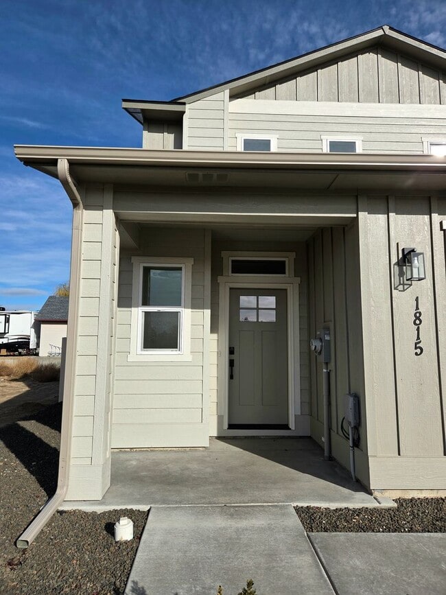 Building Photo - Large & Modern New-Build Duplex