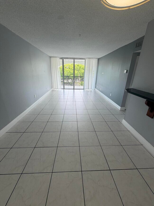 Foto del edificio - 2160 SW 16th St