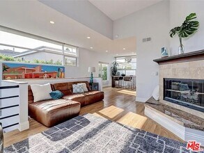 Building Photo - 650 Pacific St