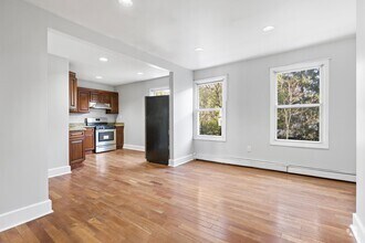 Building Photo - 36 Perry St