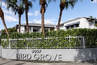 Building Photo - 3007 Bird 0