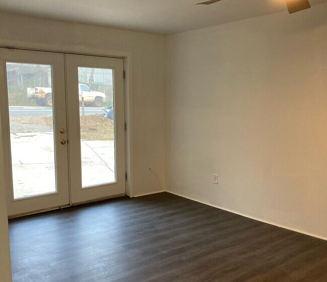 Foto del edificio - 1727 Lonnie Rd