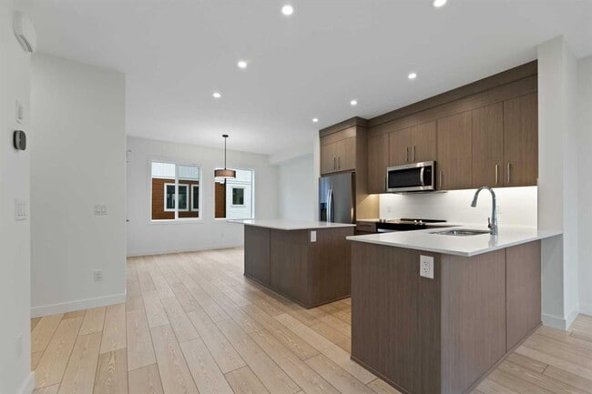 Photo du bâtiment - 1868-1868 Cornerstone Blvd NE