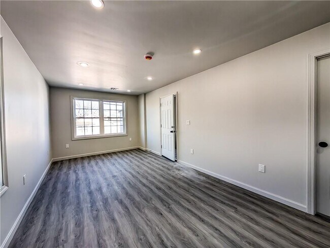 Building Photo - 88 Julian St