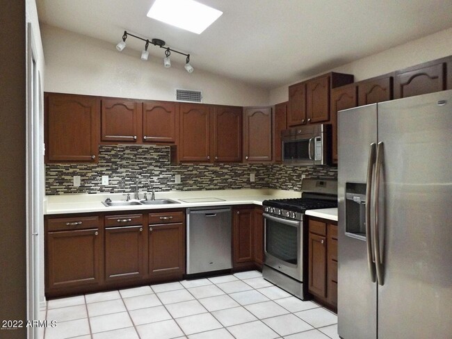 Building Photo - 792 S Sunset Vista Dr