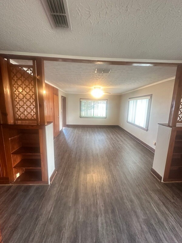 Building Photo - 1501 Lakeshore Blvd