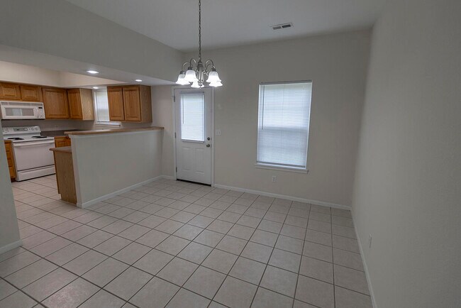 Foto del edificio - 5000 Derby Ridge Dr