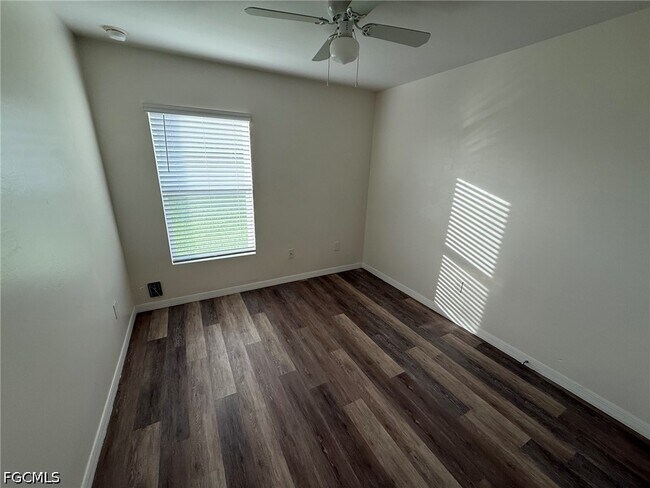 Foto del edificio - 4409 Garden Blvd