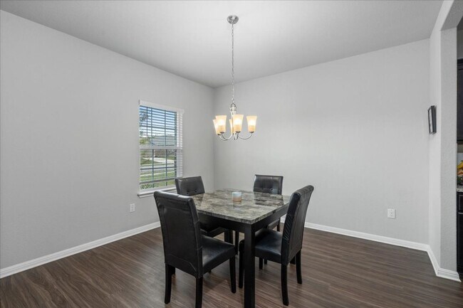 Foto del edificio - Warming 4 Bedroom, 2.5 Bath, 2-Story Home ...