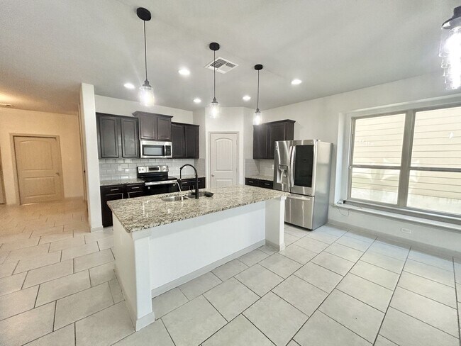Foto del edificio - Beautiful 4BED/3BATH House for Rent! Avail...