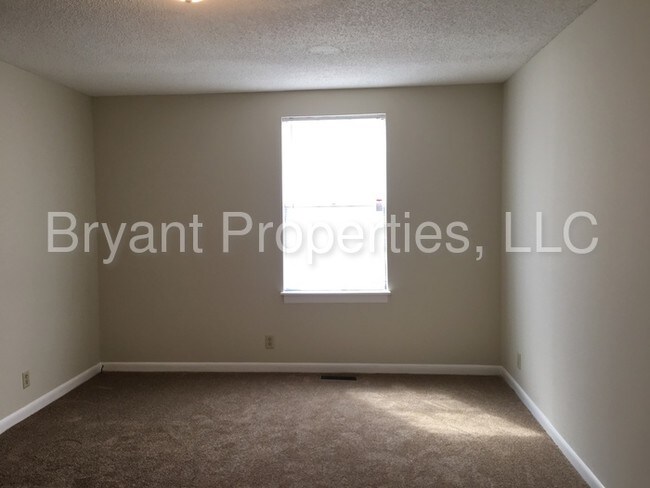 Building Photo - Nashville - Duplex Bellshire Area 37207