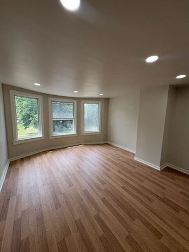 Foto del edificio - 1611 W Barker Ave