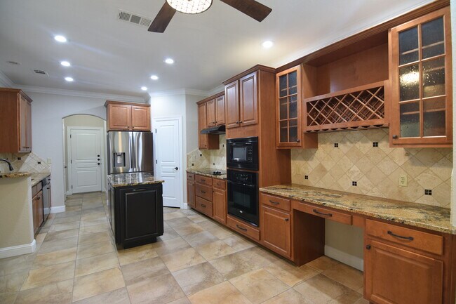 Building Photo - 3104 Sabine Cove