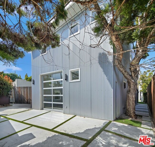 Building Photo - 519 Santa Clara Ave